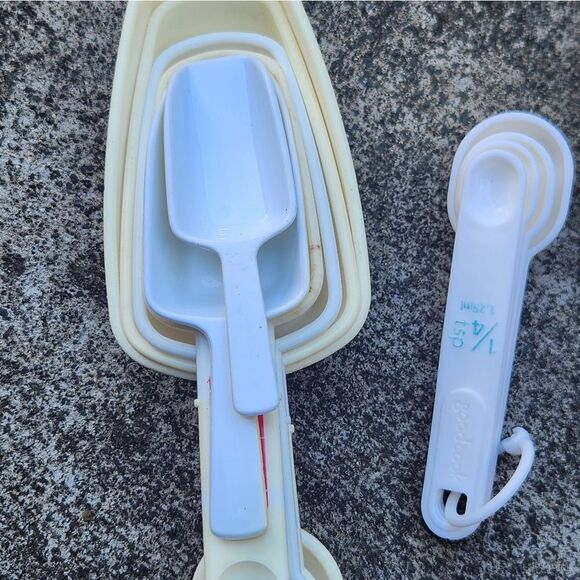 Plastic Measuring Cup and Spoon Set - Cream, Red, Black 22 Pieces - Picture 2 of 4